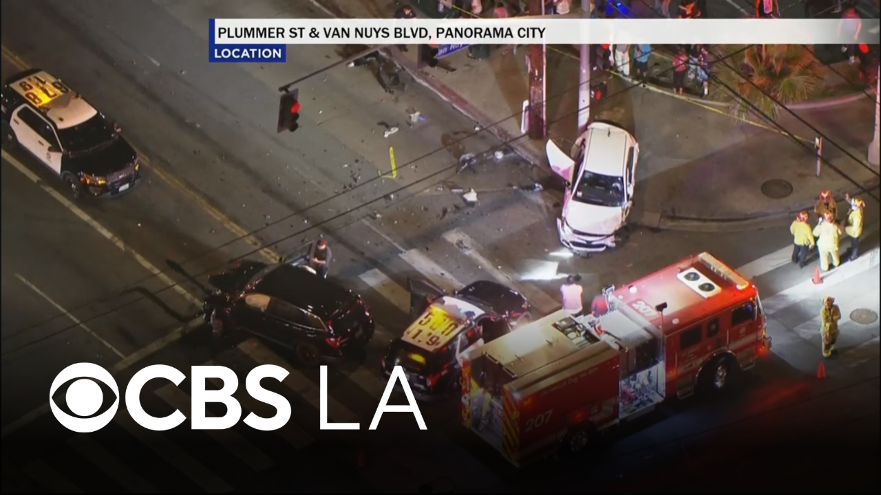 2 pedestrians injured after car crash in Panorama City