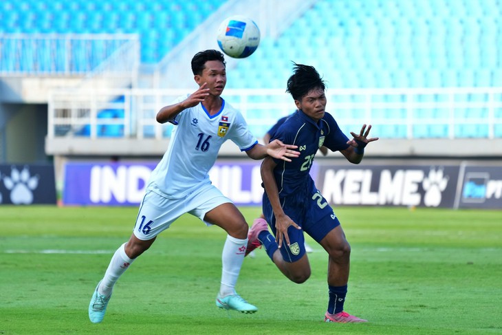 Thua cả Lào, CĐV Thái Lan thừa nhận: 'Bóng đá nước ta phát triển chậm nhất khu vực'