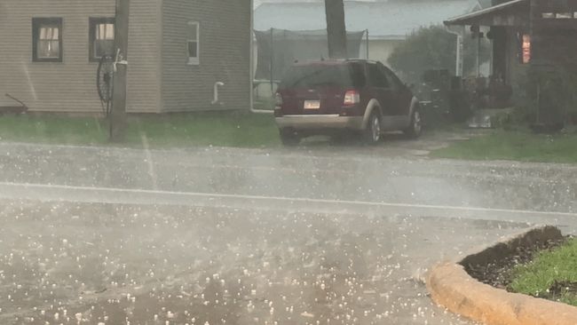 Cars pelted with large hail in Illinois during severe storms