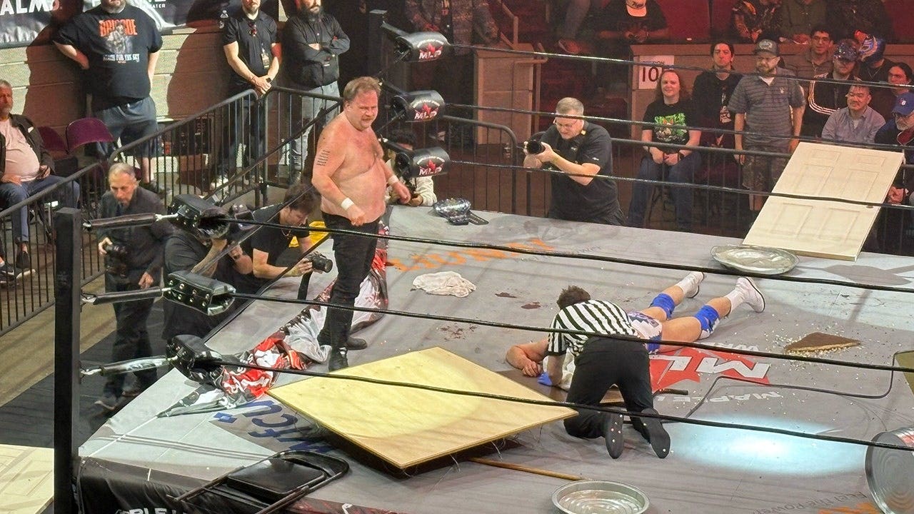 'The Naked Gun' actor Paul Walter Hauser bloodies opponent at Maple ...