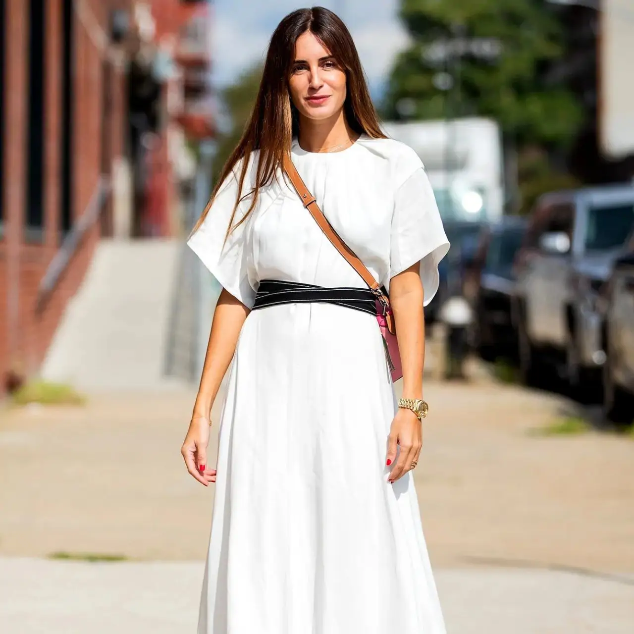 Las sandalias con toque metalizado para combinar con vestidos de lino