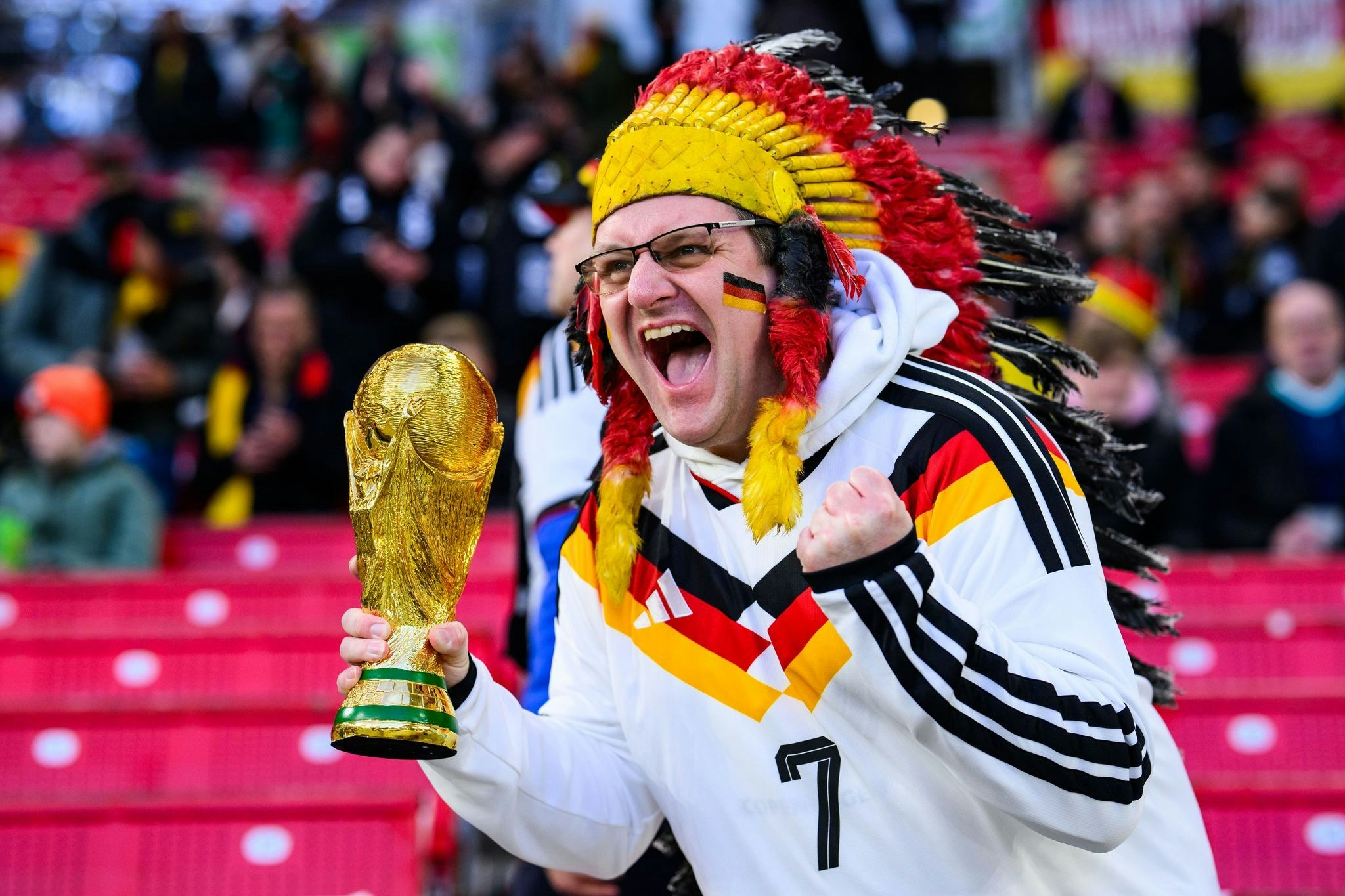 Schock für DFB-Fans: Zugfahrt zum WM-Stadion kostet plötzlich 127 Euro