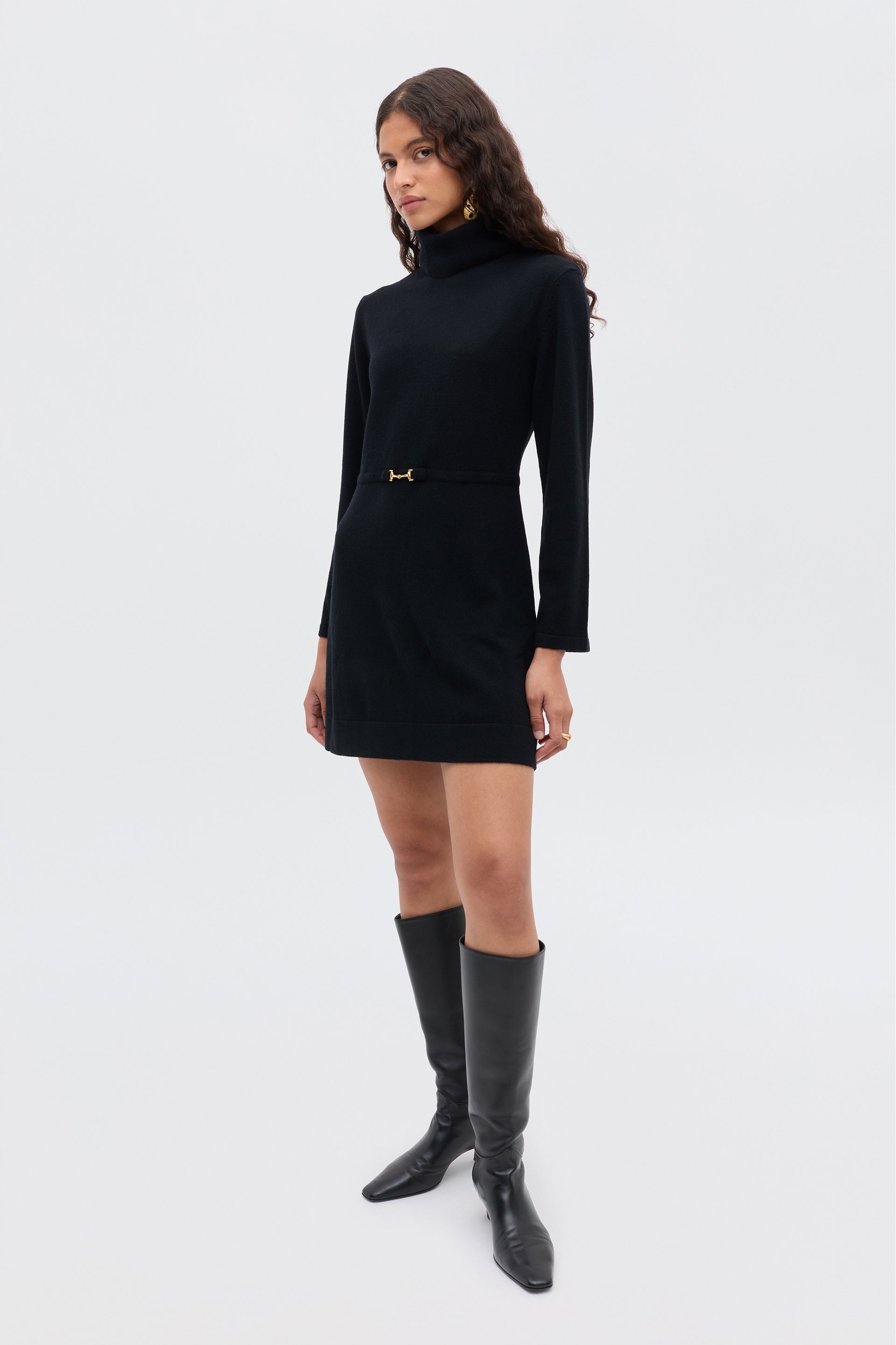 Sarah Pidgeon is in full '90s minimalism mode in this CBK-approved ...