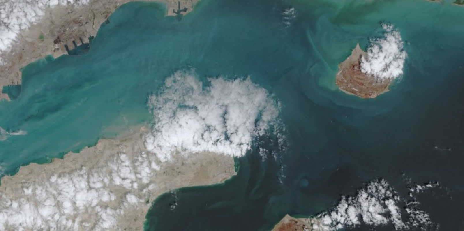 이란 해군의 호르무즈 해협 통제, 부산 중국인 관광객 일본 남성에게 성추행 당했다고 주장, 레바논 프랑스군 피격 사건 발생