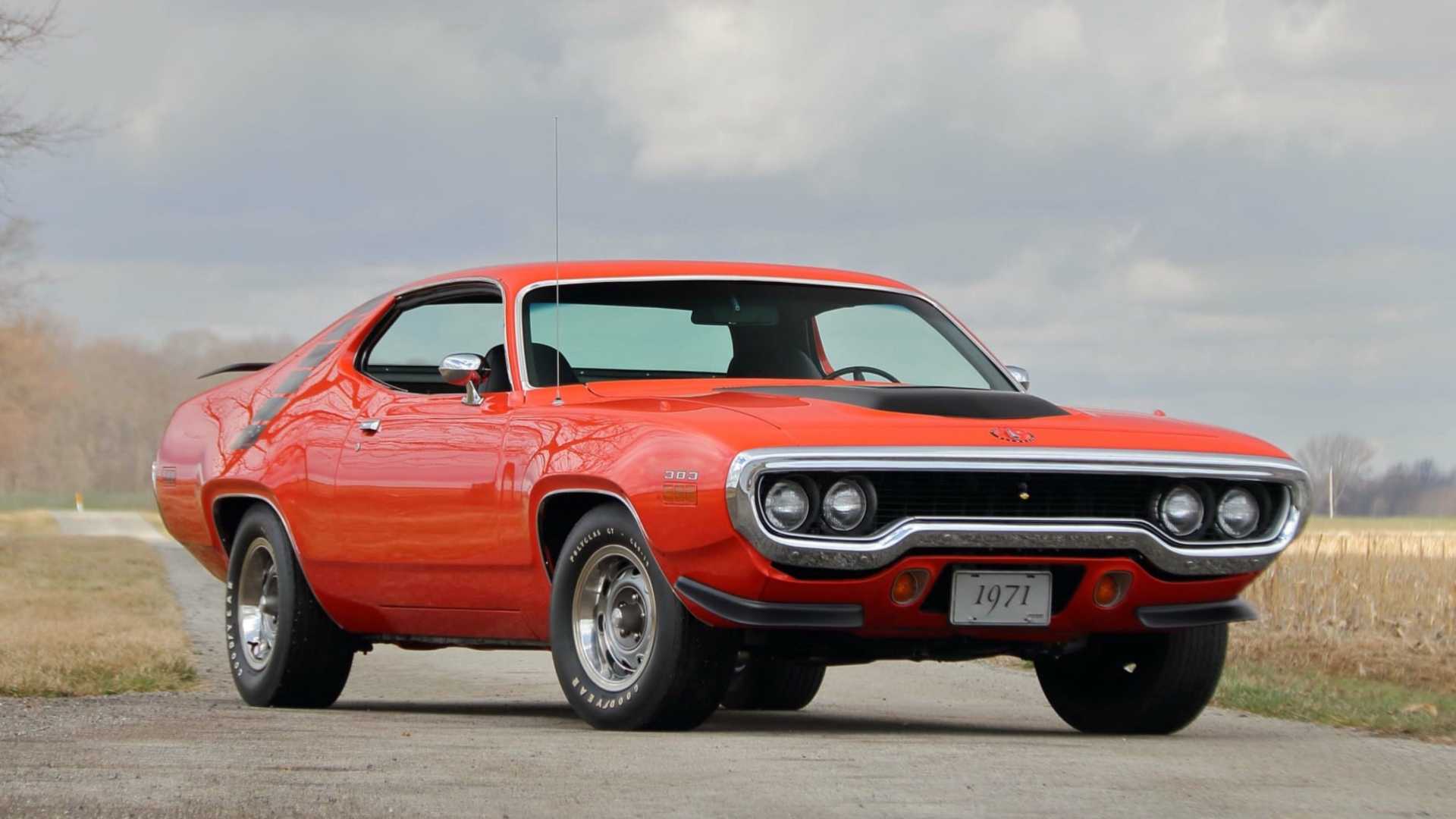 3/4 front view of 1971 Plymouth Road Runner