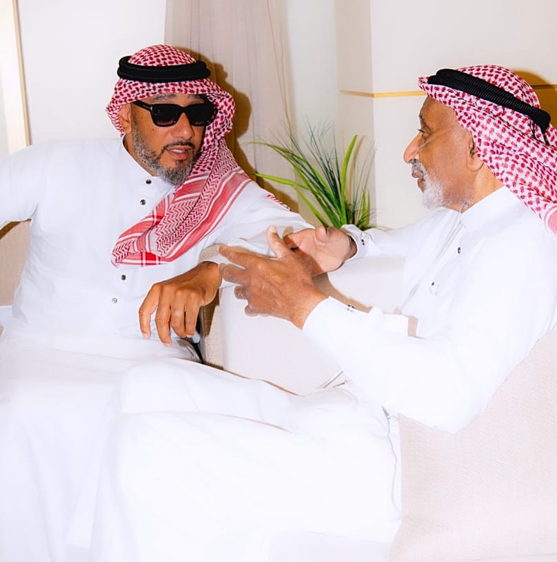 سويز بيتز مع جدّه الراحل. FACEBOOK @SwizzBeatz