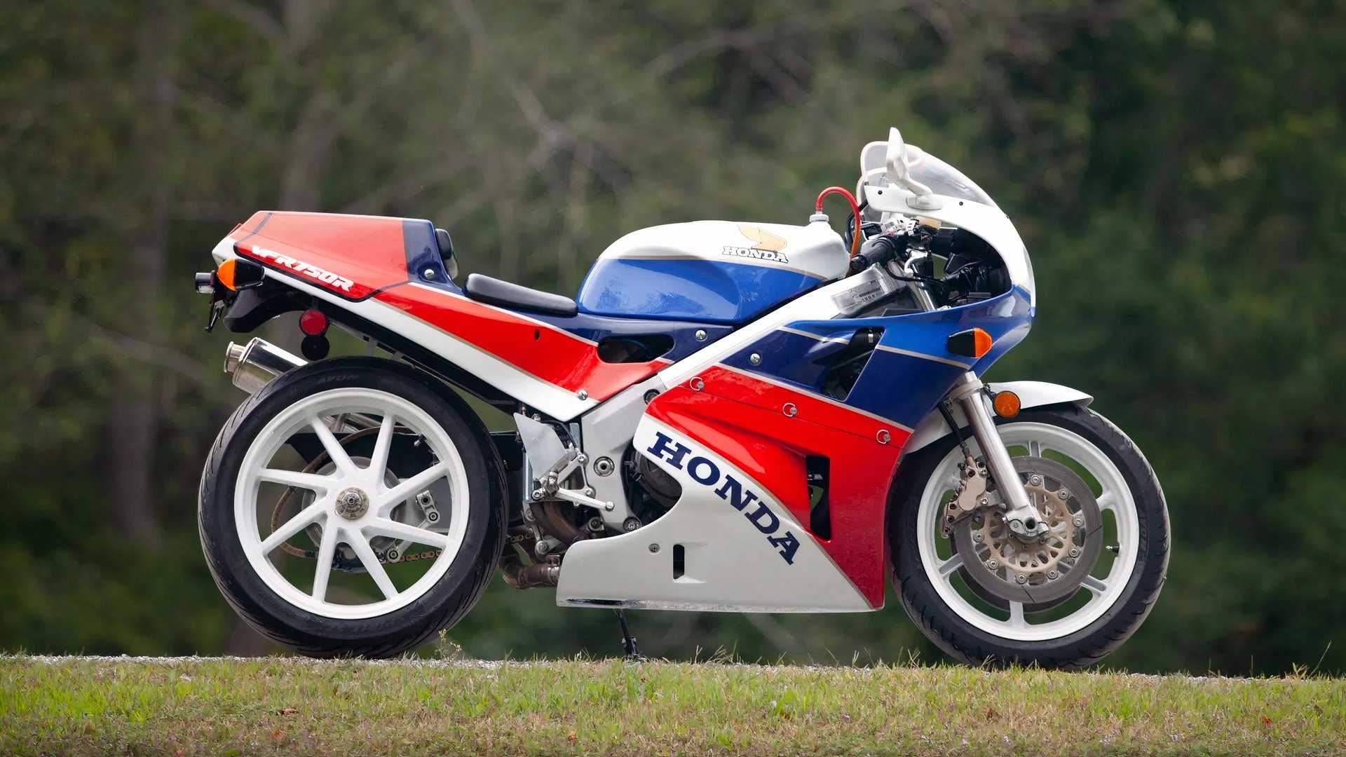 Honda VFR750R RC30