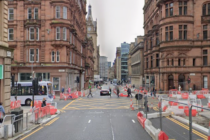 Man rushed to Glasgow hospital after assault on busy city centre street