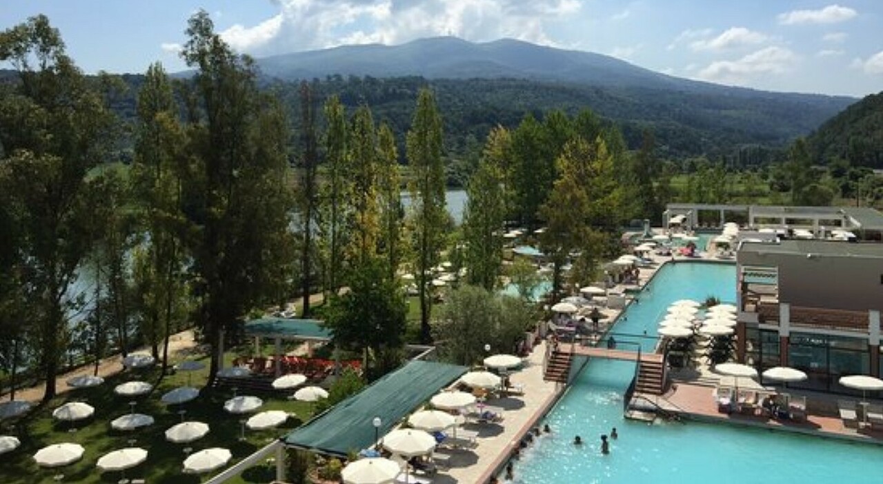 Bimbo di 7 anni muore annegato in piscina alle terme di Suio. «Forse è ...
