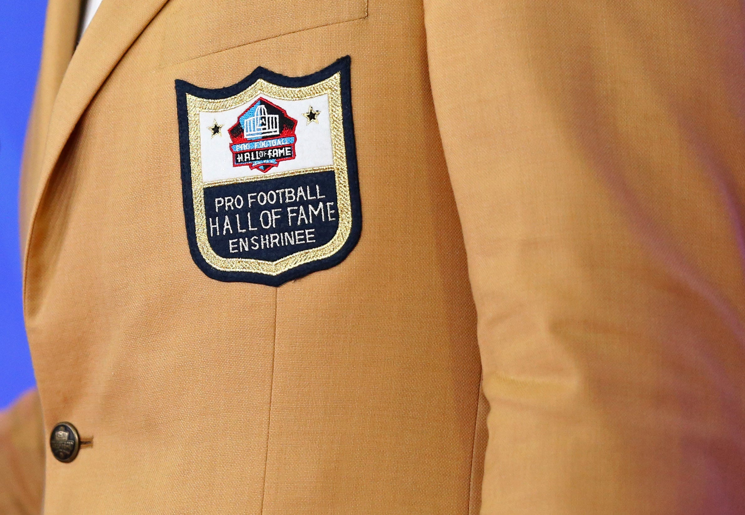 Watch: Drew Brees receives his gold Pro Football Hall of Fame jacket
