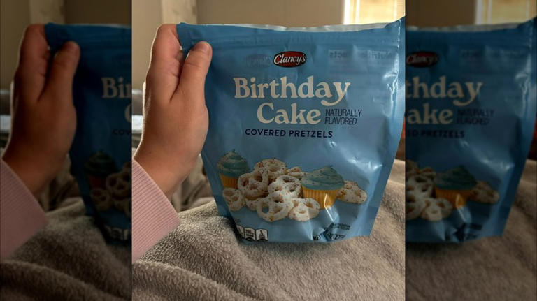 I wanted this Aldi snack to taste like frosted animal crackers, but it ...