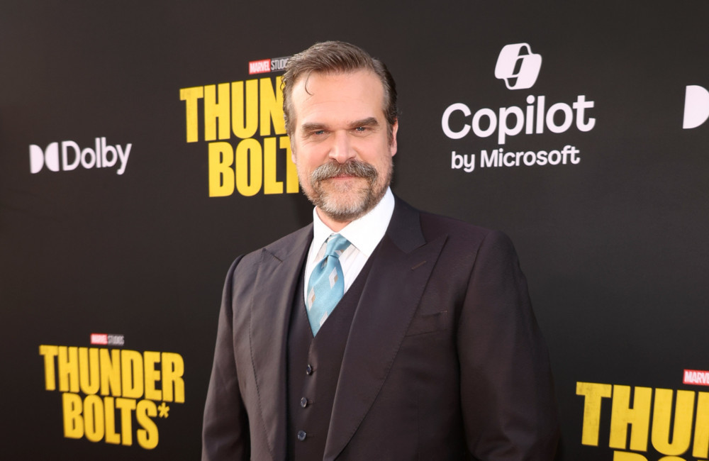 how big is david harbour - Ilustrasi 2