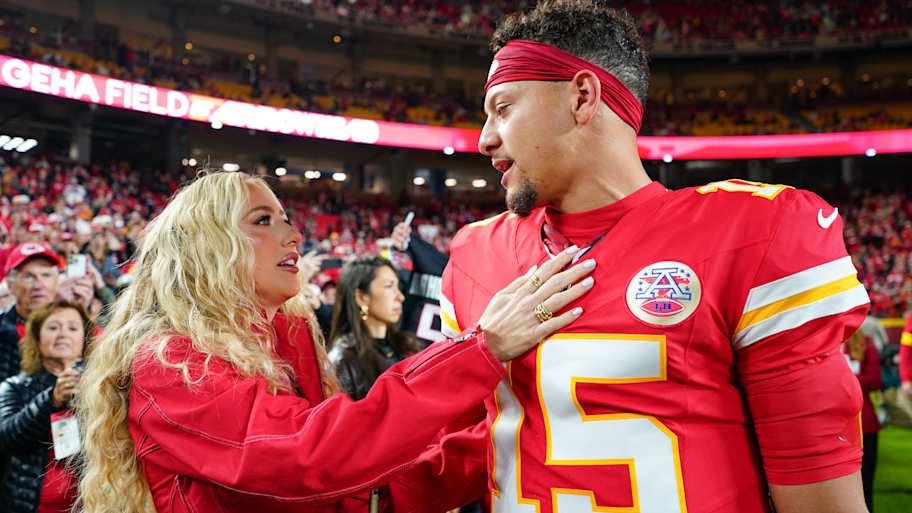 Brittany Mahomes shares adorable golden walking moment