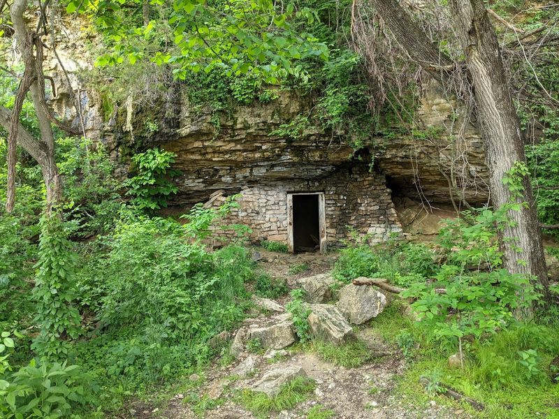 This scenic 9-mile Missouri bike path combines towering bluffs with ...