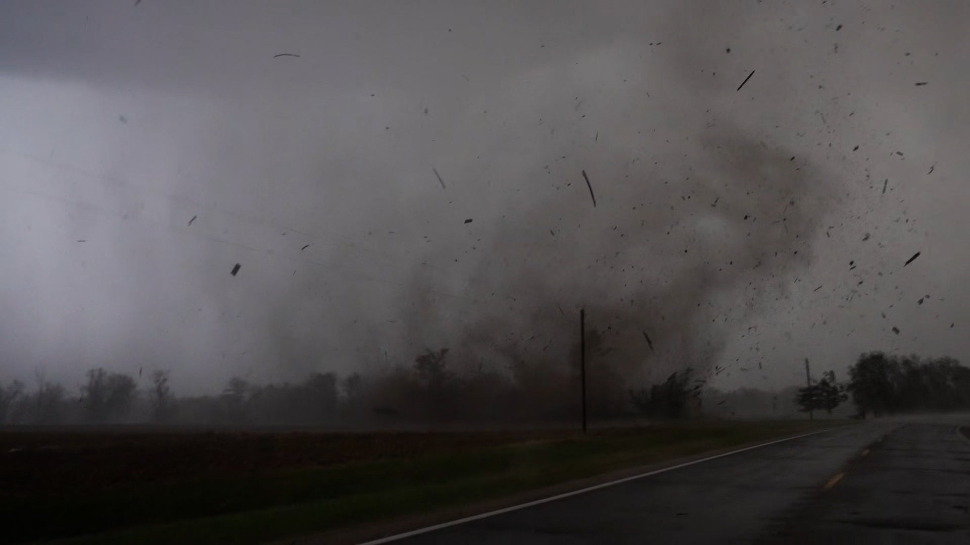 Watch this storm chaser’s tornado footage from Illinois