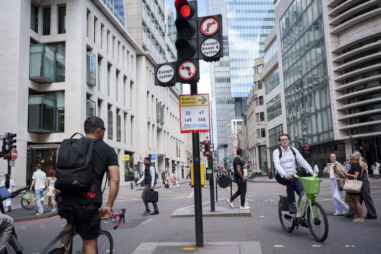 Met Police fining cyclists as hit and run drivers escape prosecution