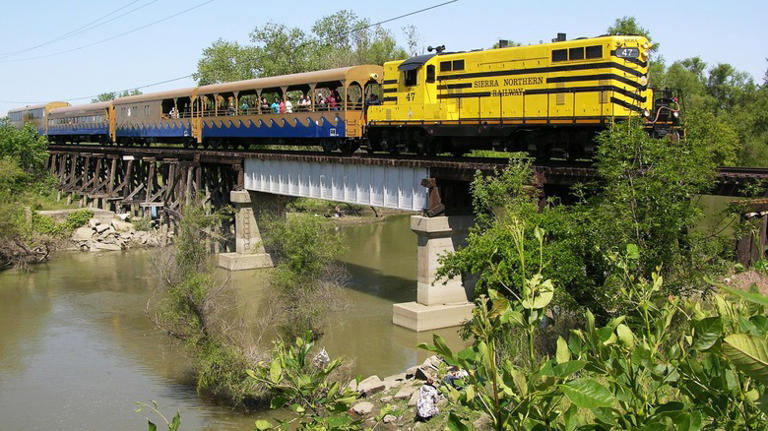 California's vintage train ride in Sacramento has scenic views, themed ...