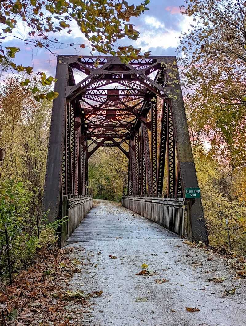 This scenic 9-mile Missouri bike path combines towering bluffs with ...