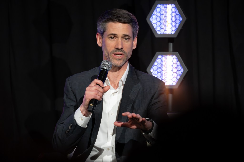 Conservative CEO of gay dating app Grindr makes pick for California ...