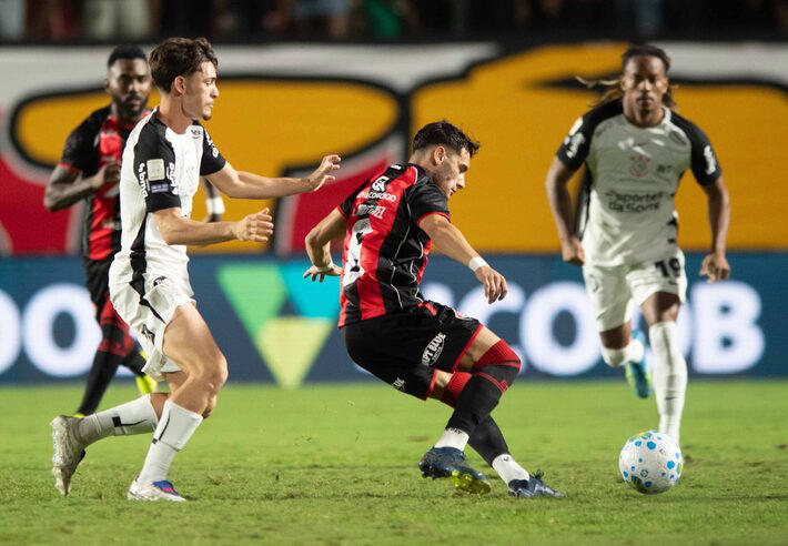 Vit&oacute;ria e Corinthians se enfrentam neste s&aacute;bado em Salvador. Foto: Jhony Pinho/Agif