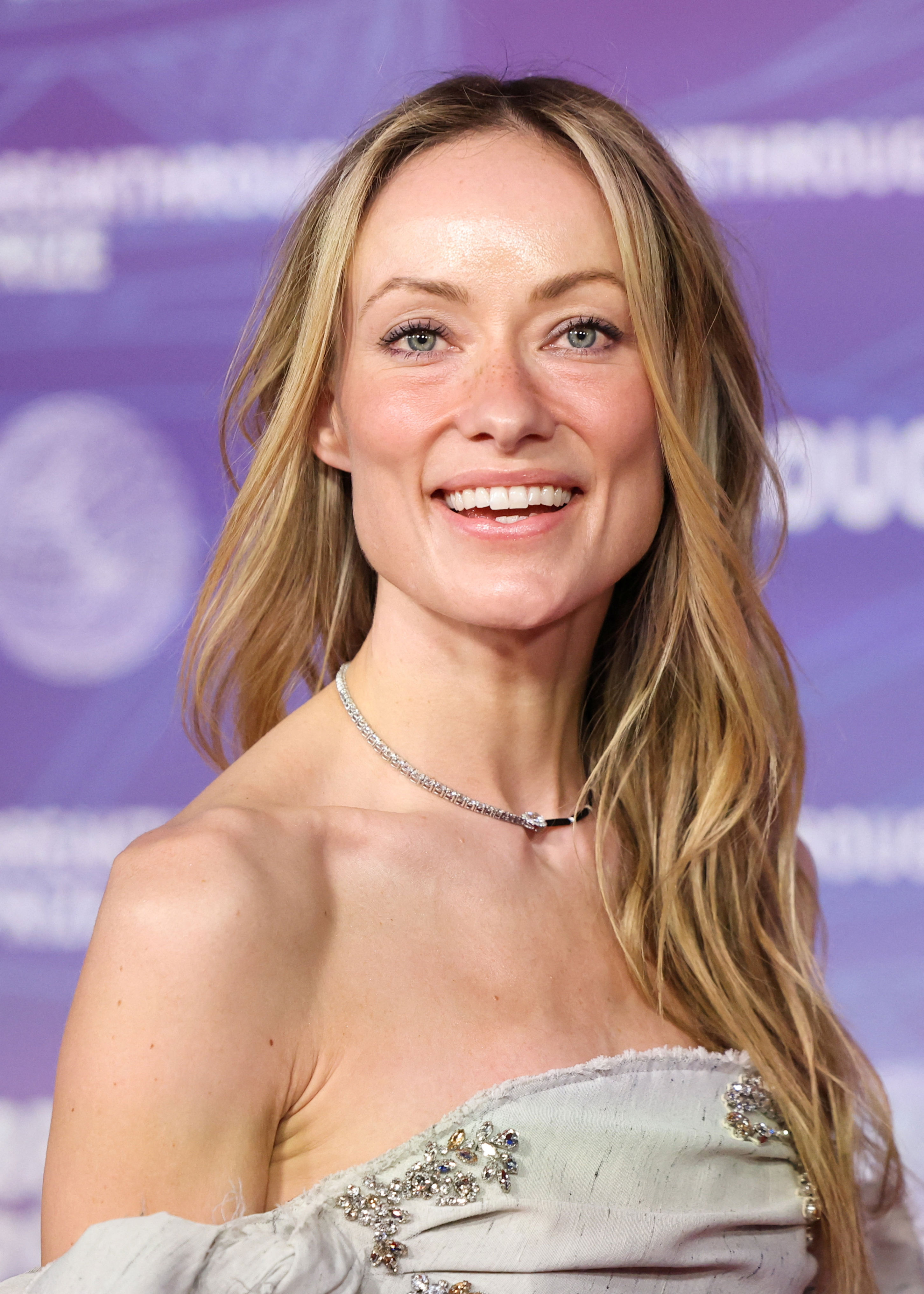 Stars and science align at annual Breakthrough Prize ceremony with Anne ...