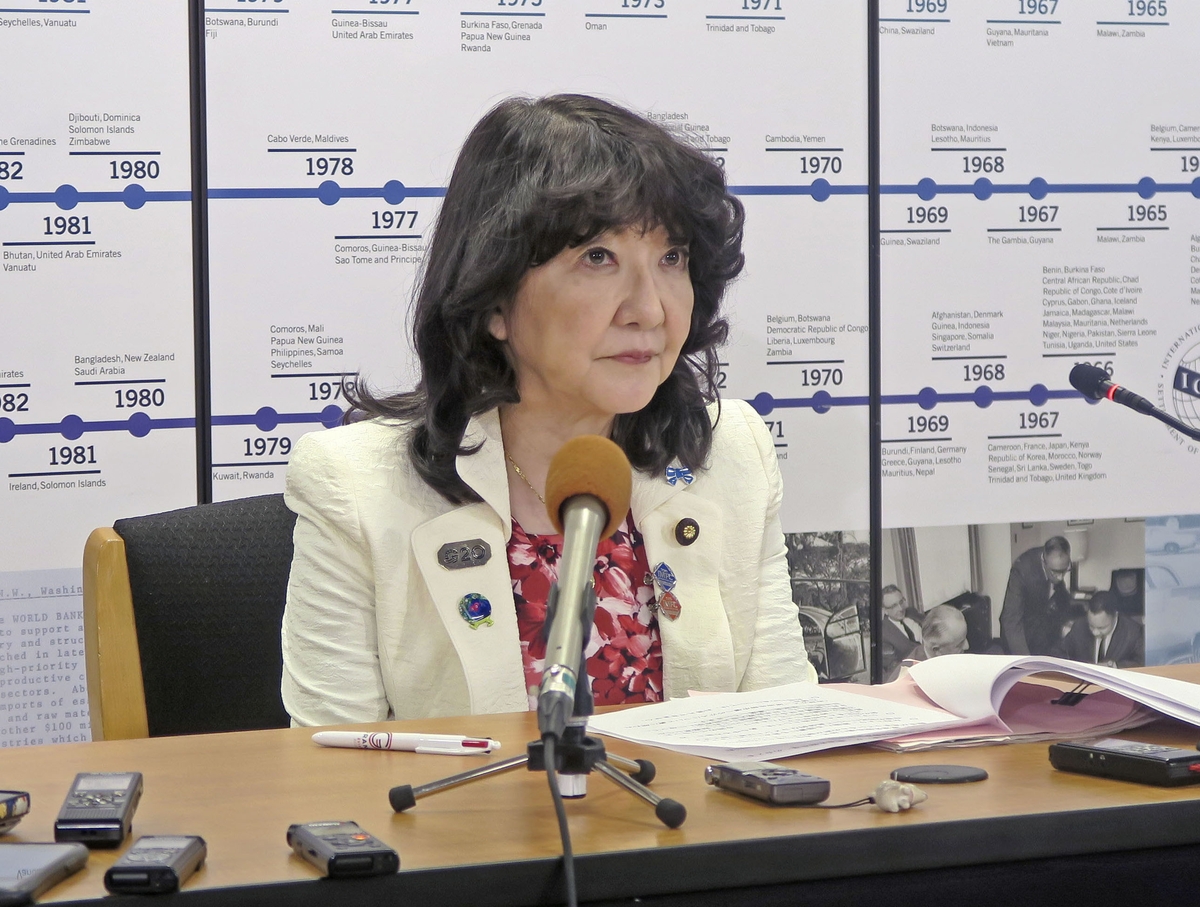 G7 回の後記者会見する片山サスキ日本財務上