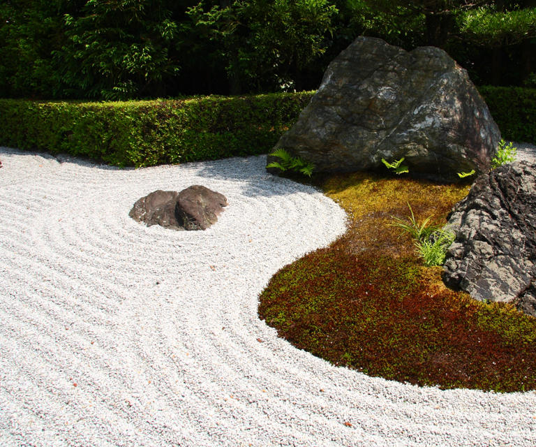 This Japanese zen garden planter idea is the easiest way to create a ...