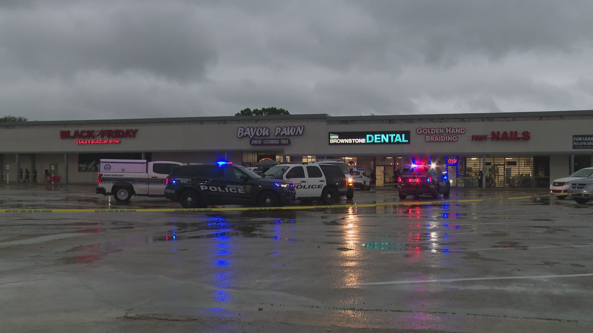 Woman shot and killed in Houston parking lot on Fondren Road