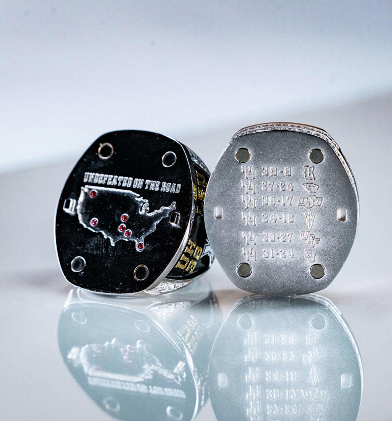University of Houston football team unveils Texas Bowl rings to ...