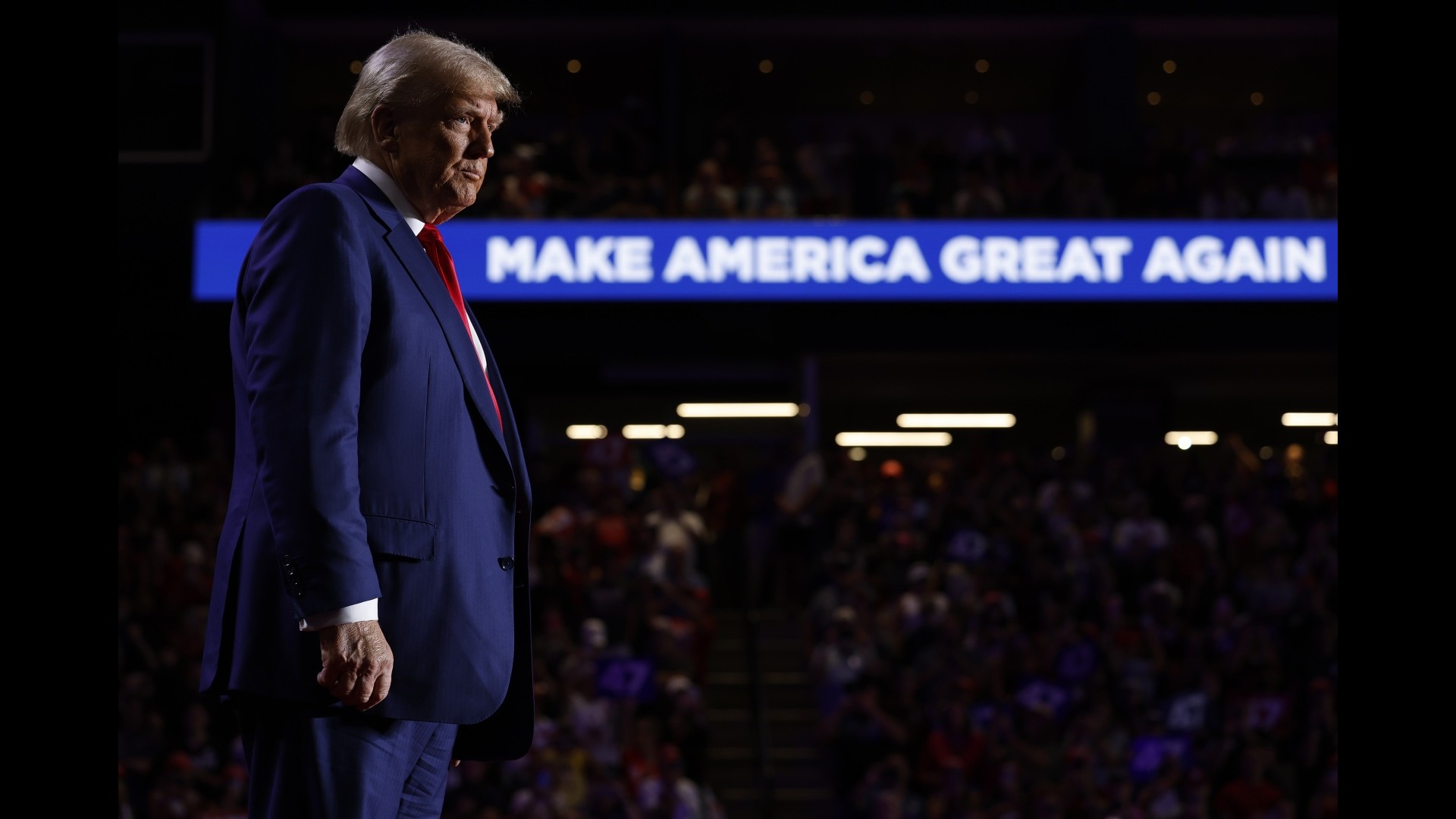 Huge humiliation: 20 Republicans defy Trump in high-stakes surveillance ...