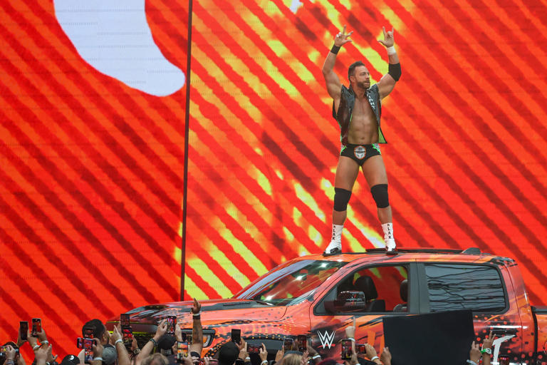WrestleMania 42 night one, Rhodes retains, Lynch wins