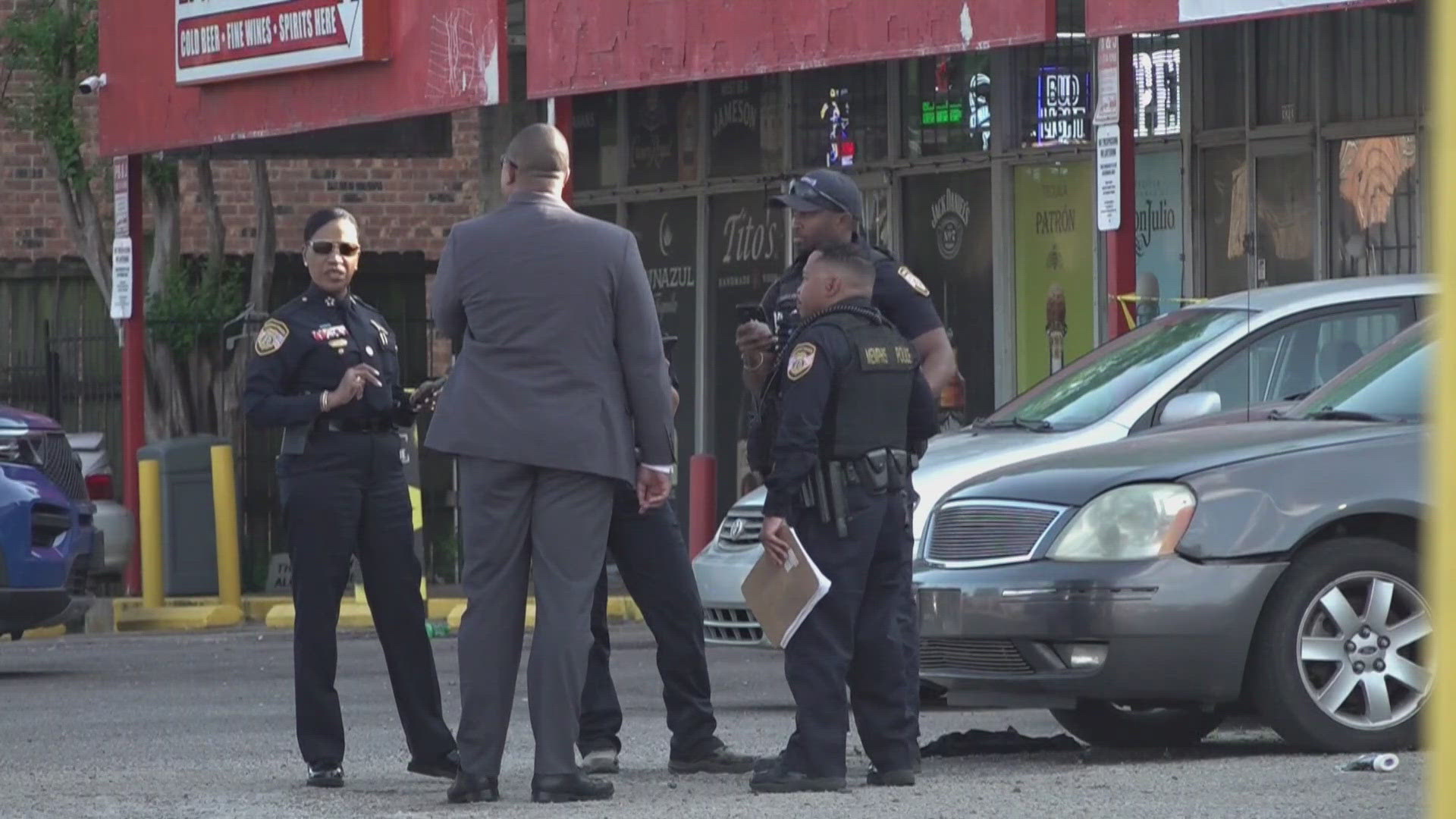 Man arrested after fatal shooting at Parkway Village strip mall