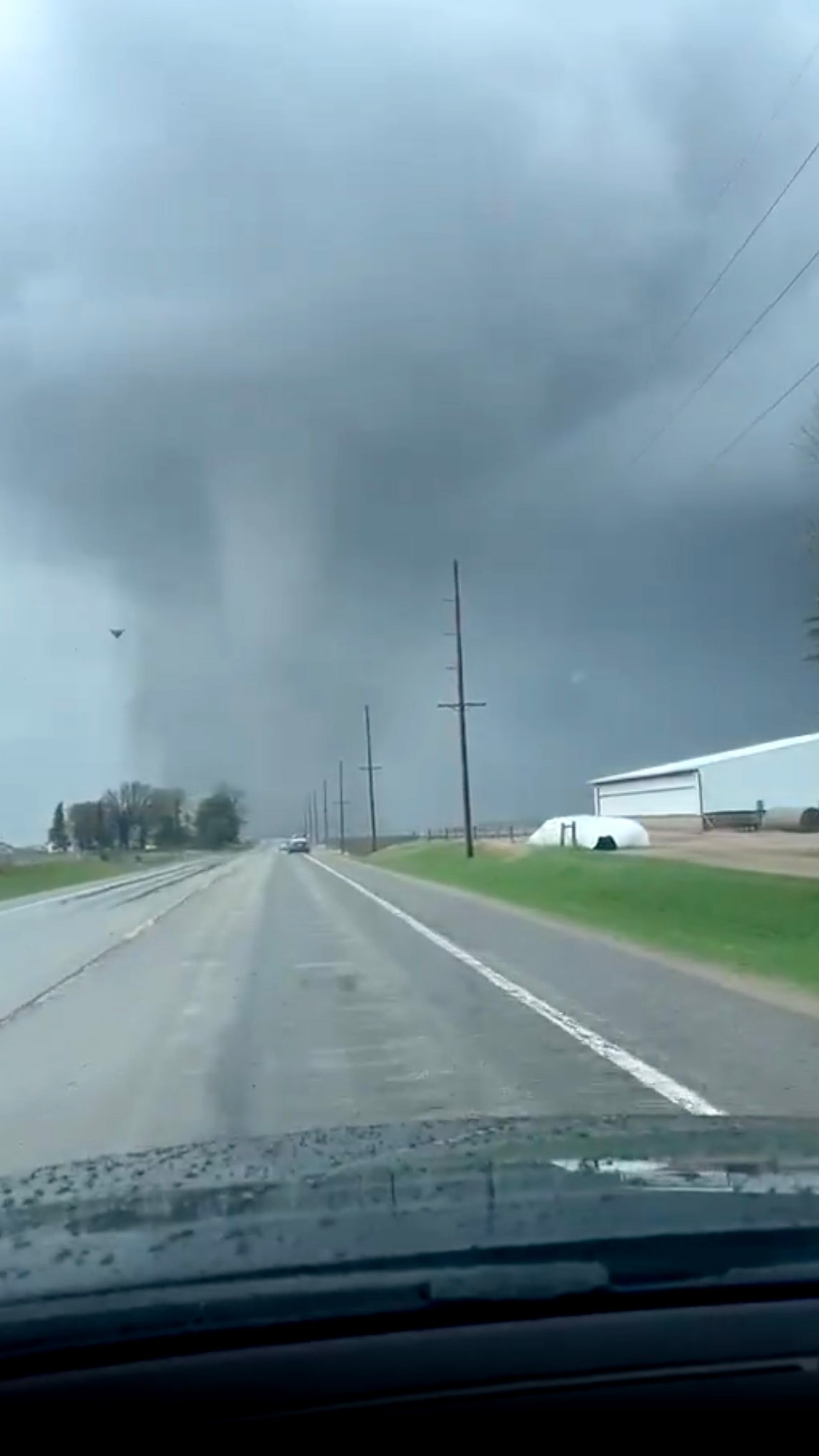 Severe weather threat, flooding continue as life-threatening storms ...