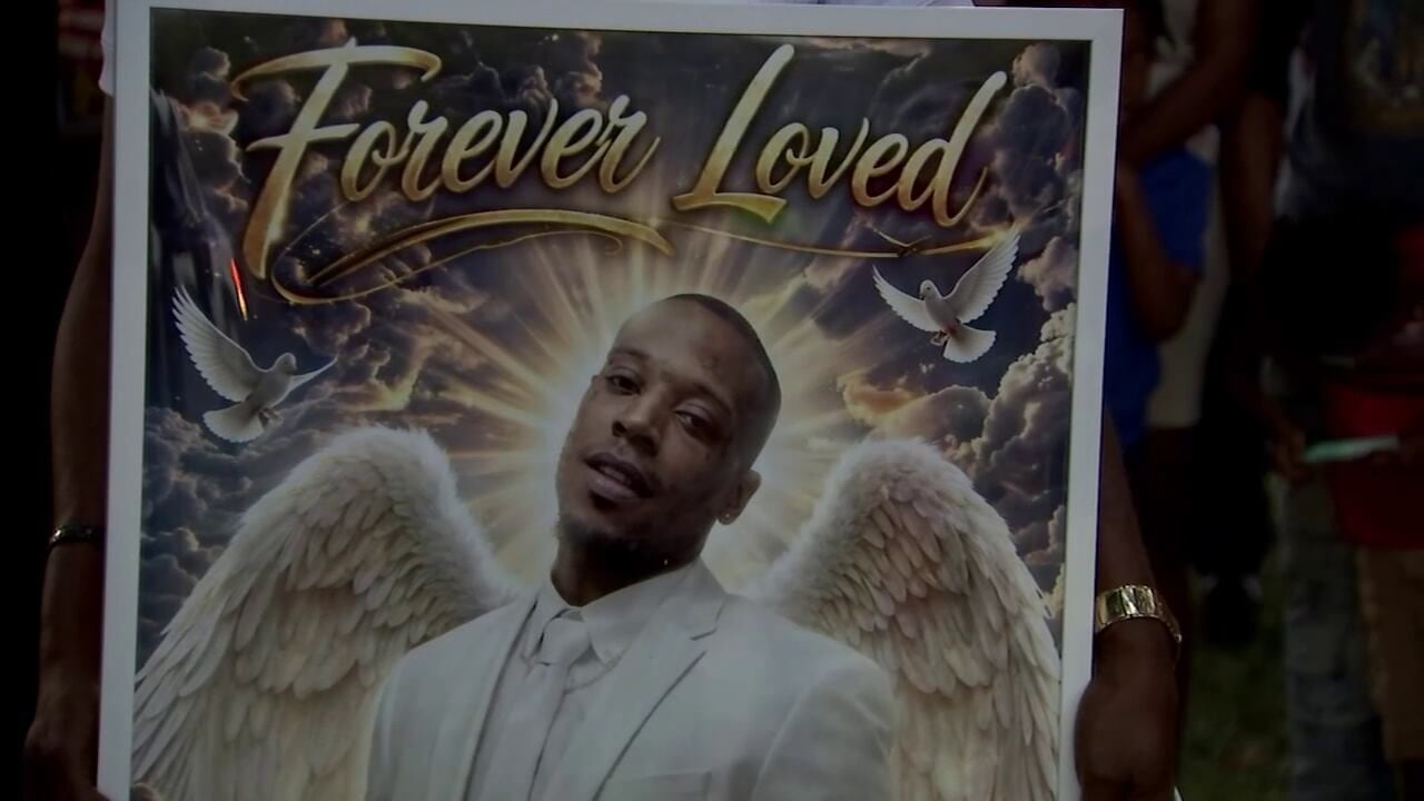 Mourners turn out for Timotheus Reed vigil as family calls for justice