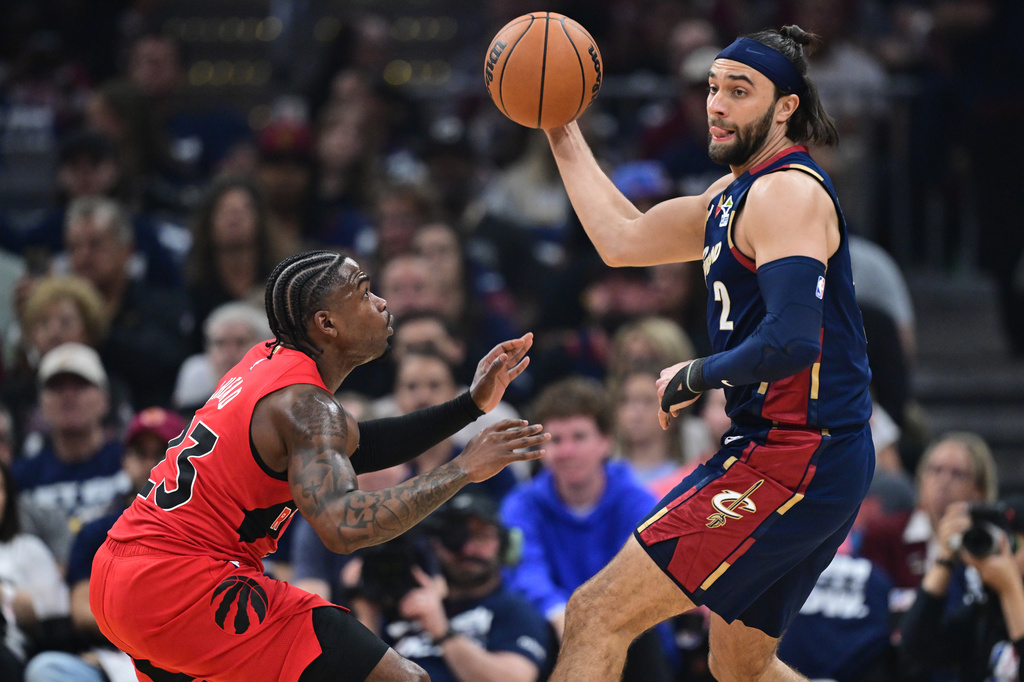 Mitchell scores 32 as Cavaliers defeat Raptors 126-113 in Game 1 of ...