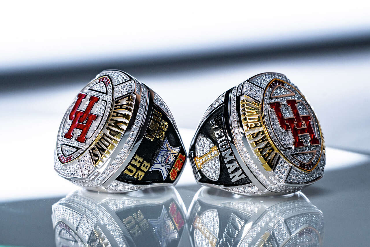 University of Houston football team unveils Texas Bowl rings to ...