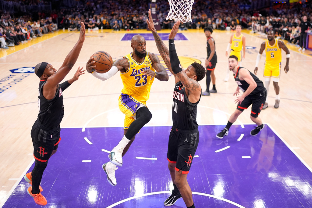 Kennard scores 27, LeBron leads Lakers to surprising 107-98 win over ...