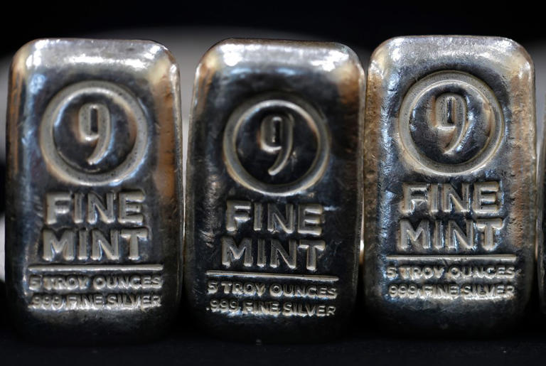 Police: Man tried to intercept delivery of $100K in silver bars, coins