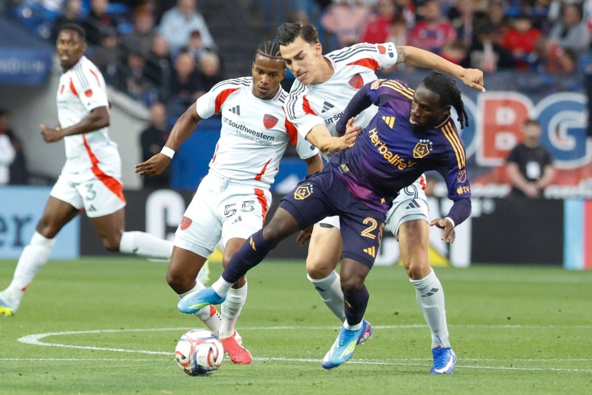 Galaxy rally from 2-0 deficit, earn draw with FC Dallas
