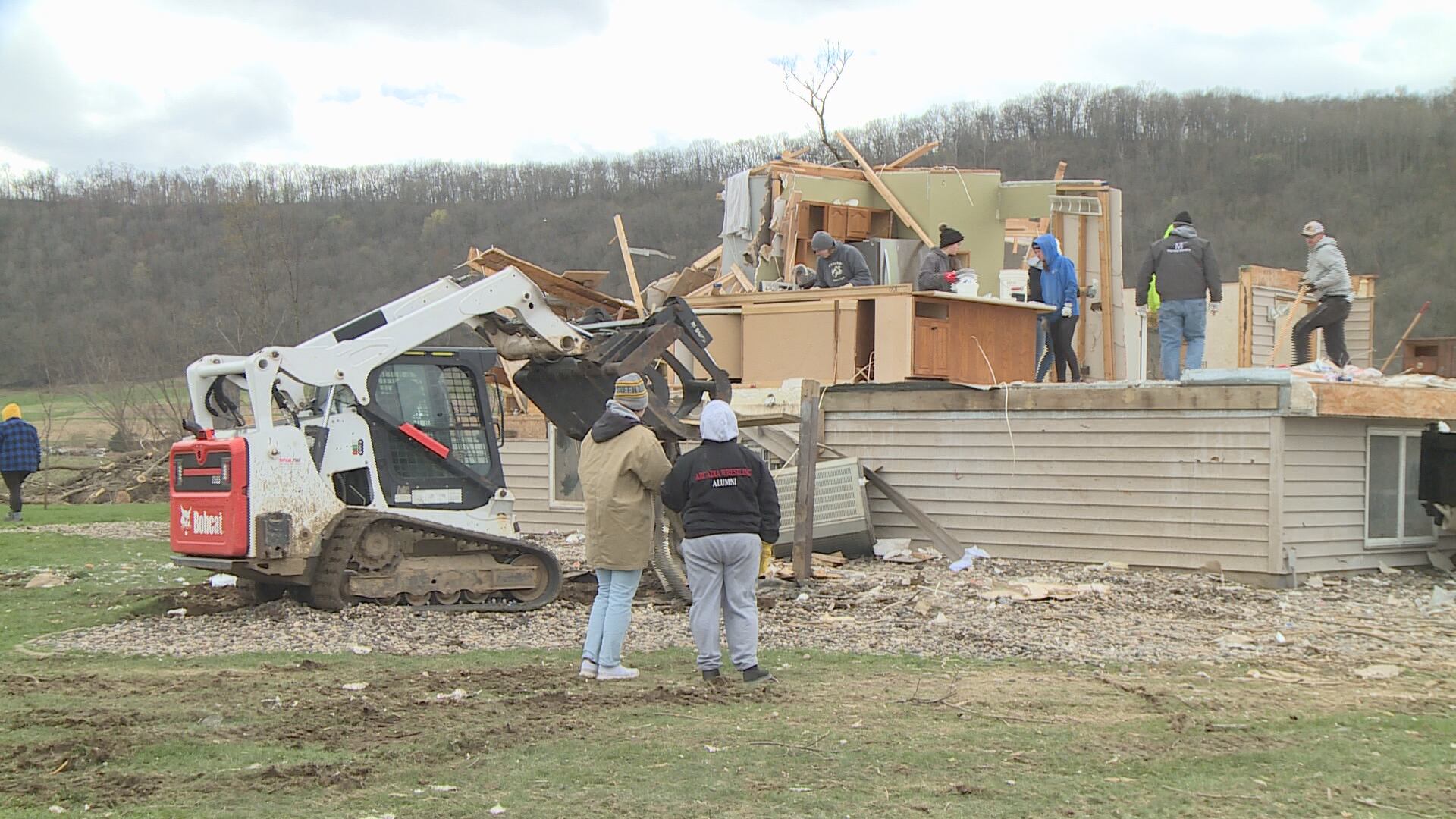 Tornado cleanup continues in Cream, WI