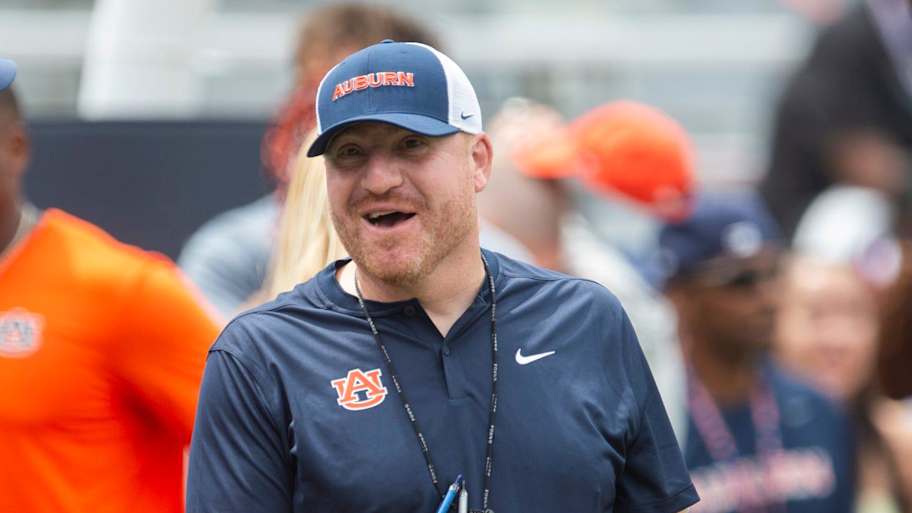 Alex Golesh's first recruiting win over Alabama brings 4-star TE to Auburn