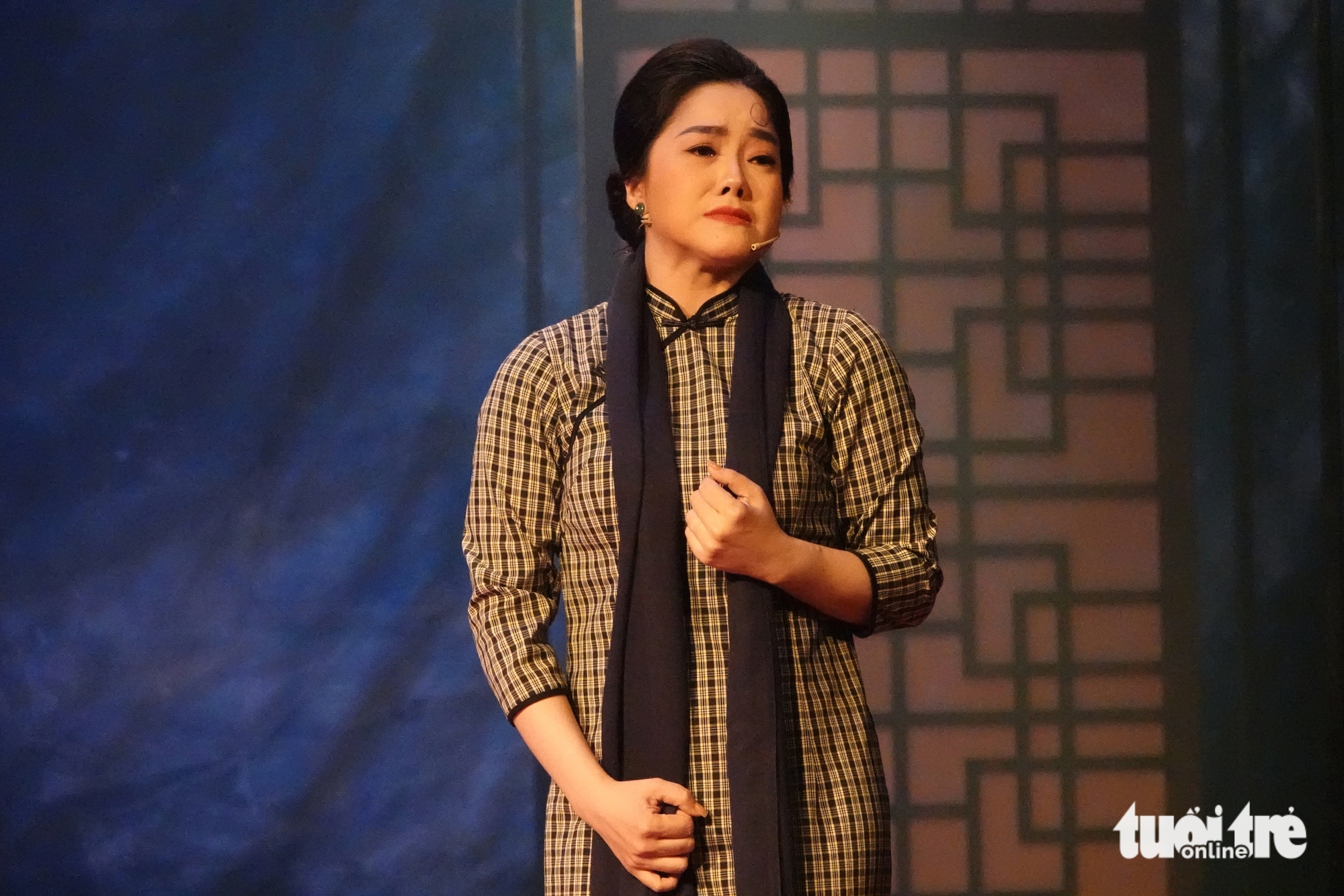 Bích Trâm, cô đào tỉnh tỏa sáng trong Lôi vũ