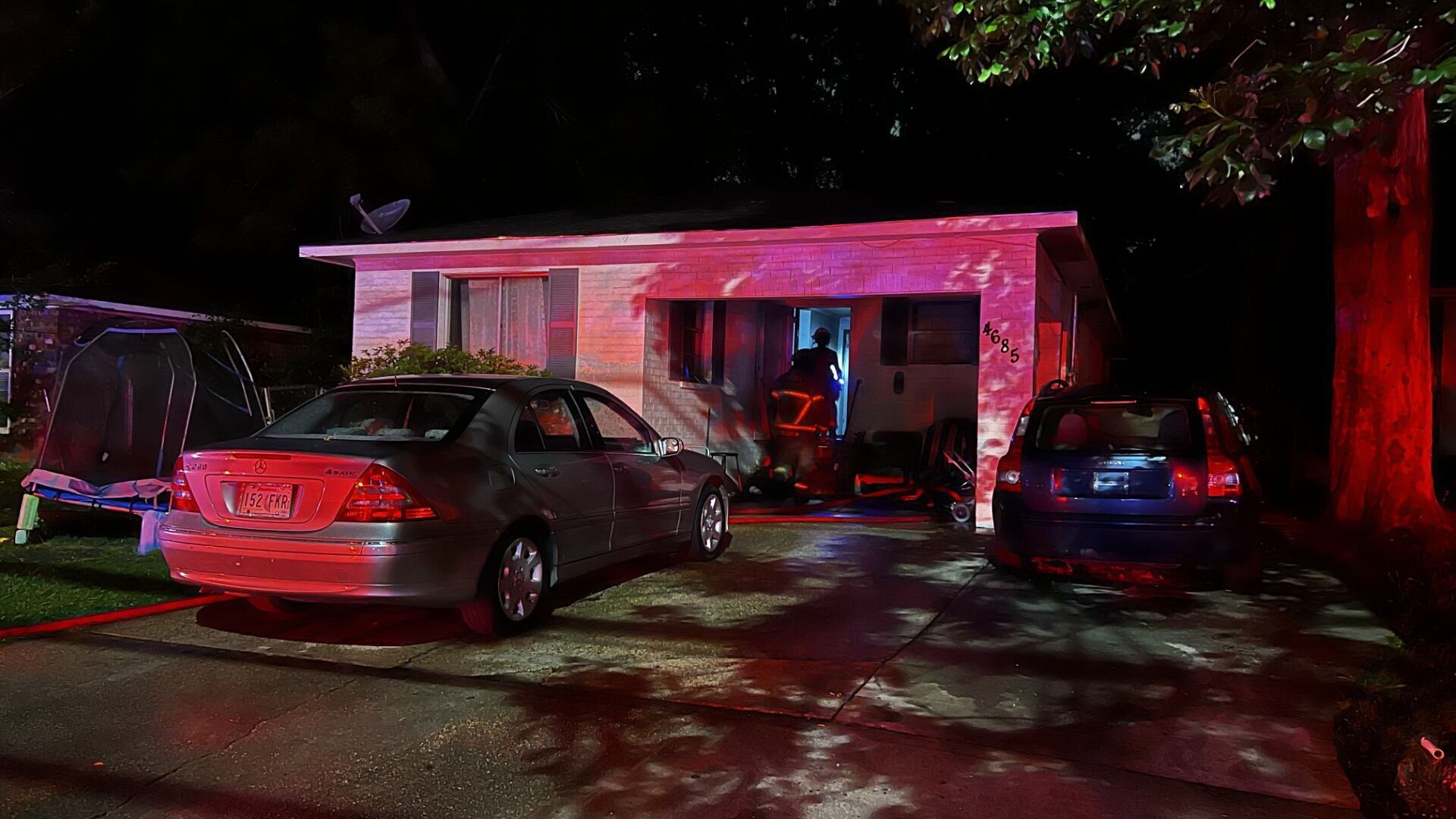 2 people injured during early morning house fire in Baton Rouge