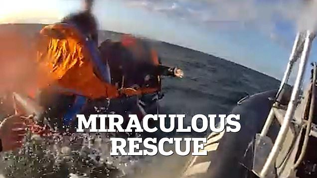 Two divers rescued after being missing for 22hrs in ocean
