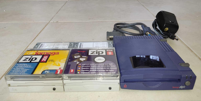 Why Zip drives dominated the 90s, then vanished almost overnight