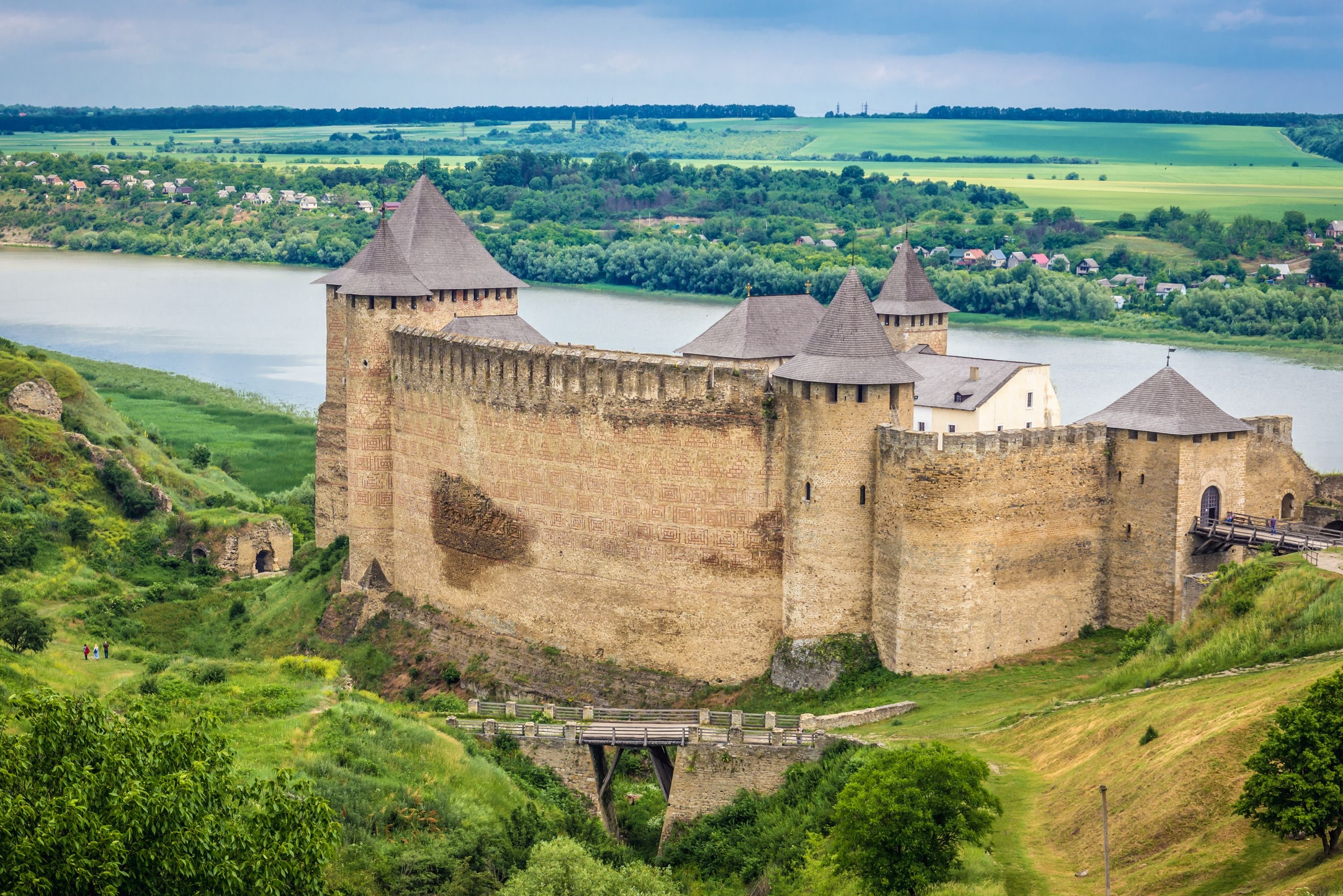 Runął fragment ściany historycznej twierdzy w Chocimiu