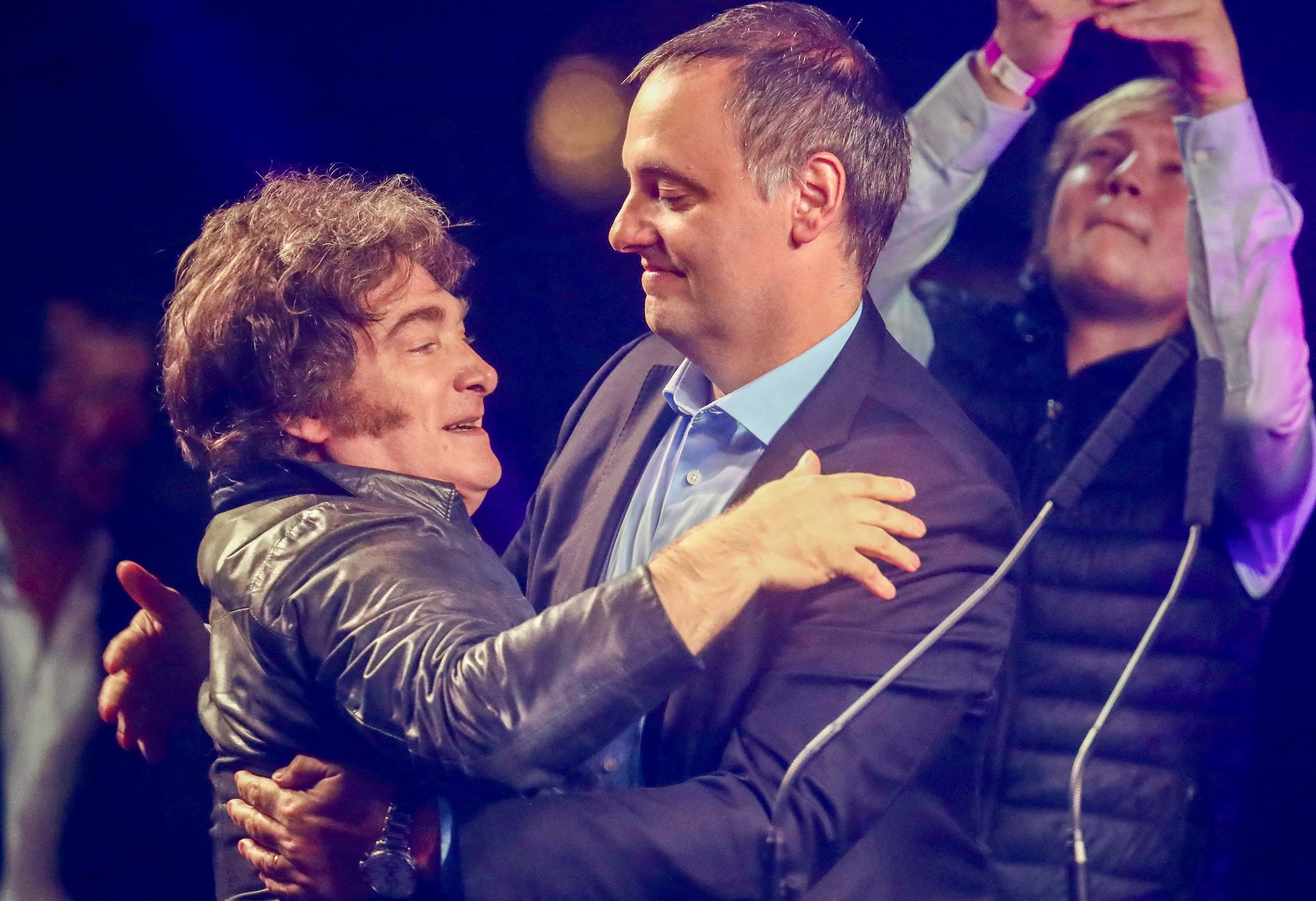 Milei sostiene a Adorni y Sturzenegger suma su respaldo público