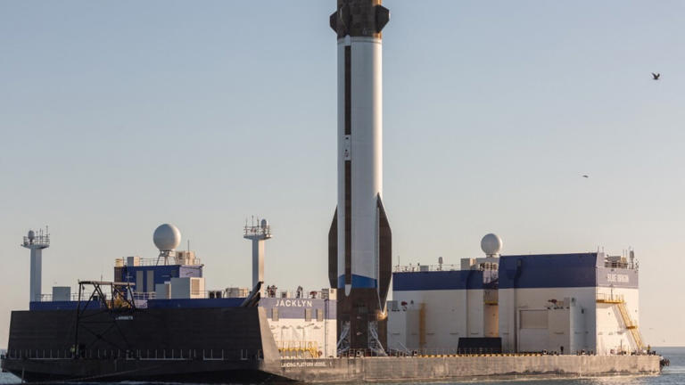 Bezos sfida Musk e prova un razzo riutilizzabile, oggi il lancio