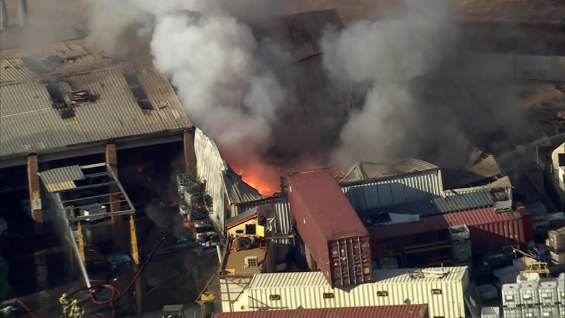 Hazardous material from WA's biggest lithium-ion battery fire in Maddington to be removed by tomorrow