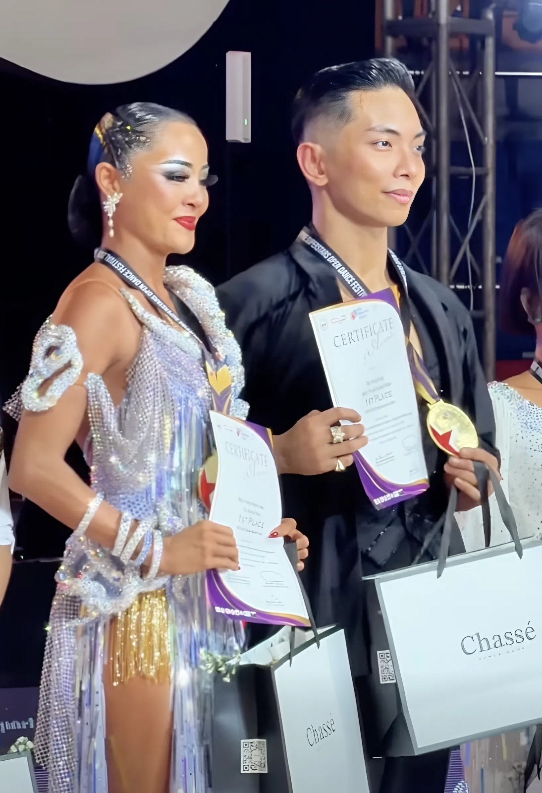 Khánh Thi xúc động khi Phan Hiển và bạn nhảy giành hat-trick HCV Đông Nam Á